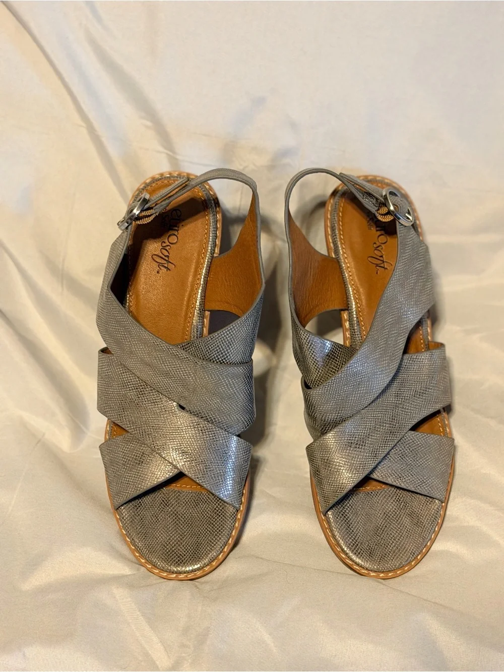 Eurosoft by Sofft Women’s Metallic Silver Criss Cross Comfort Sandals 8.5 NWOT